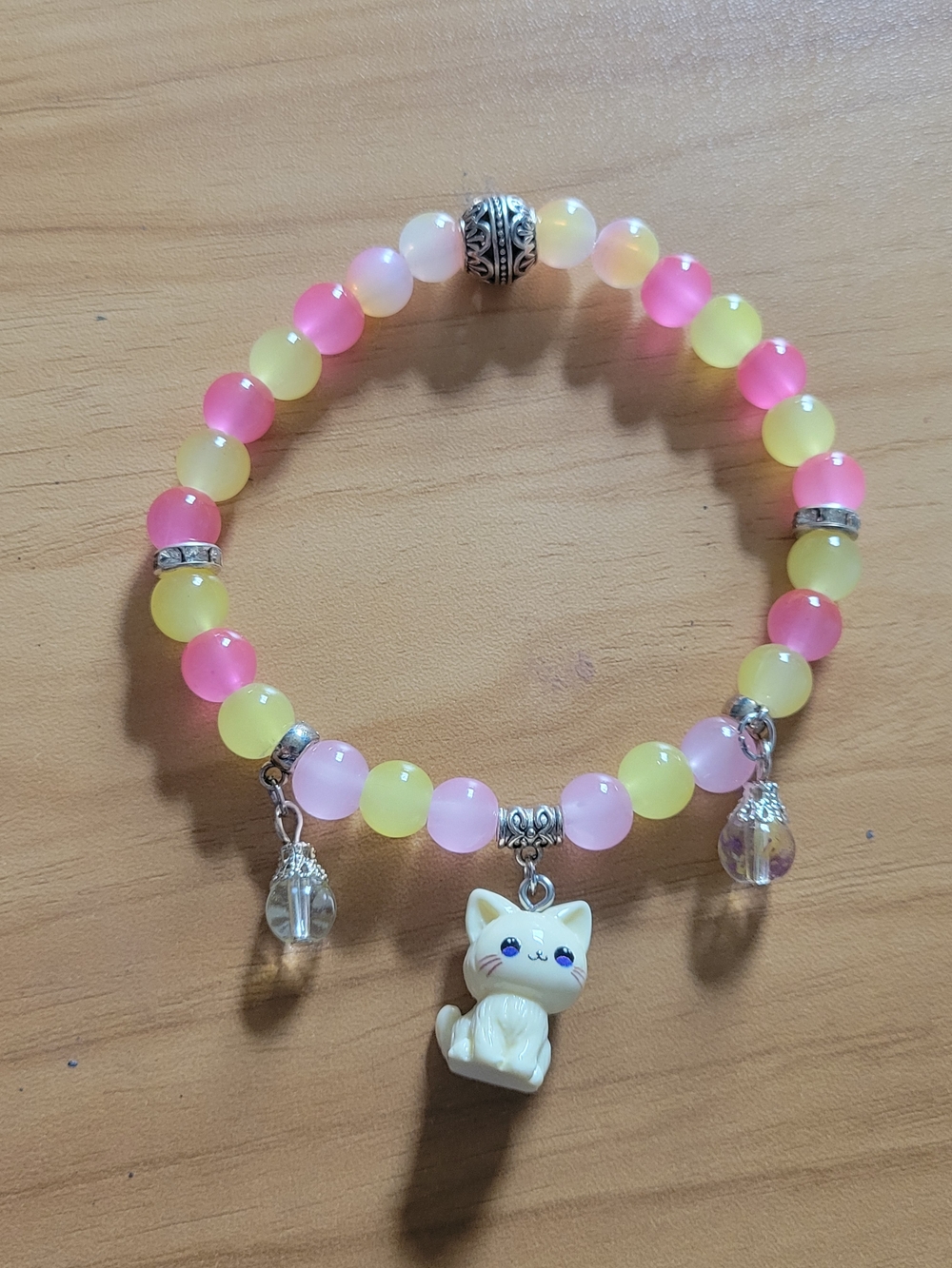 💐NEW 💐 Hand Crafted Pink and Yellow Beaded Cat Charm Bracelet
